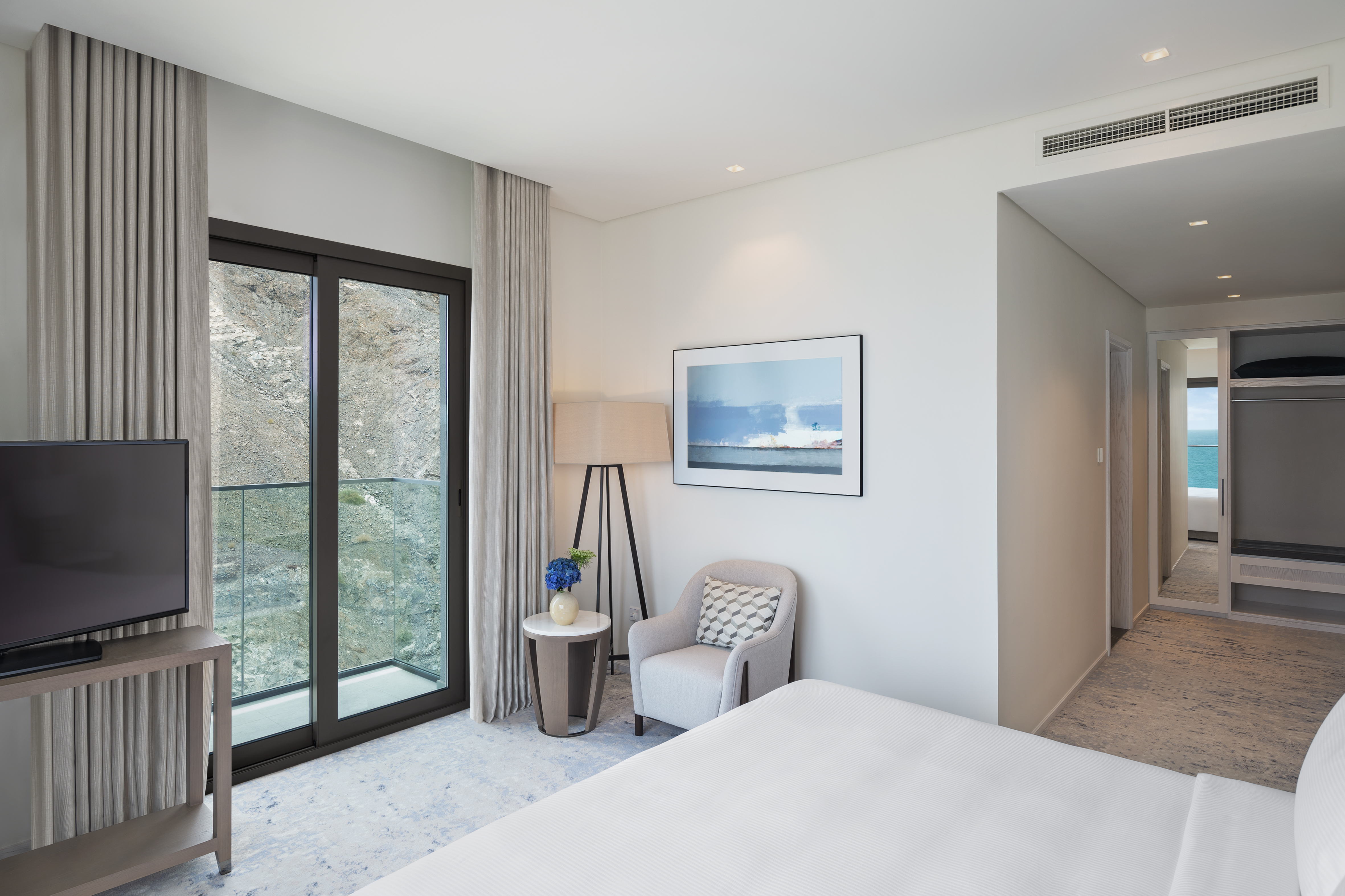 Suite, Pool View