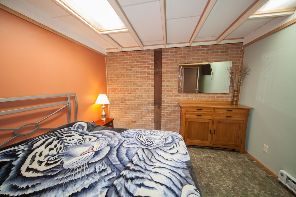 Log Cabin Lodge Suites 13/68