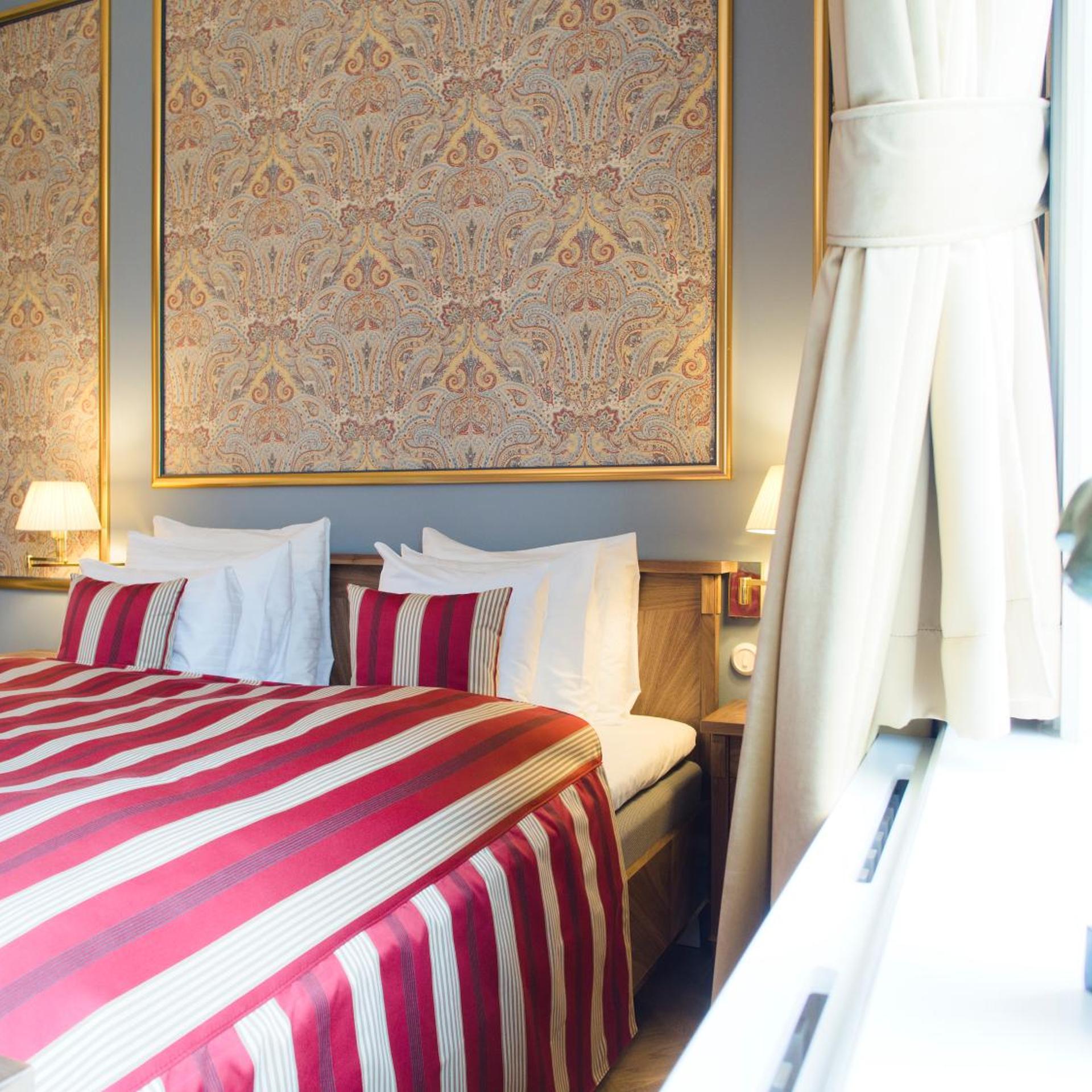 Deluxe, Double Bed