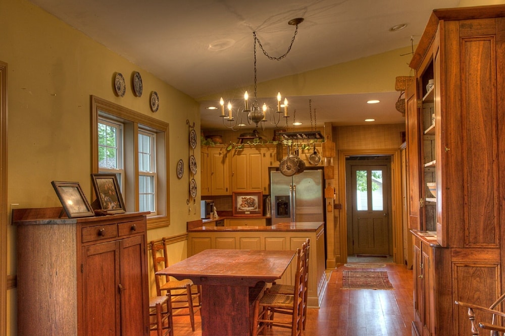 Emmas Bed and Breakfast 4/28