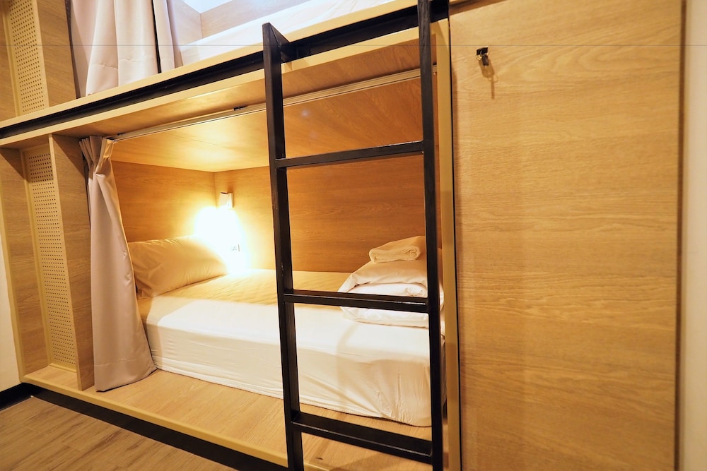 T Hostel at Victory Monument 29/46