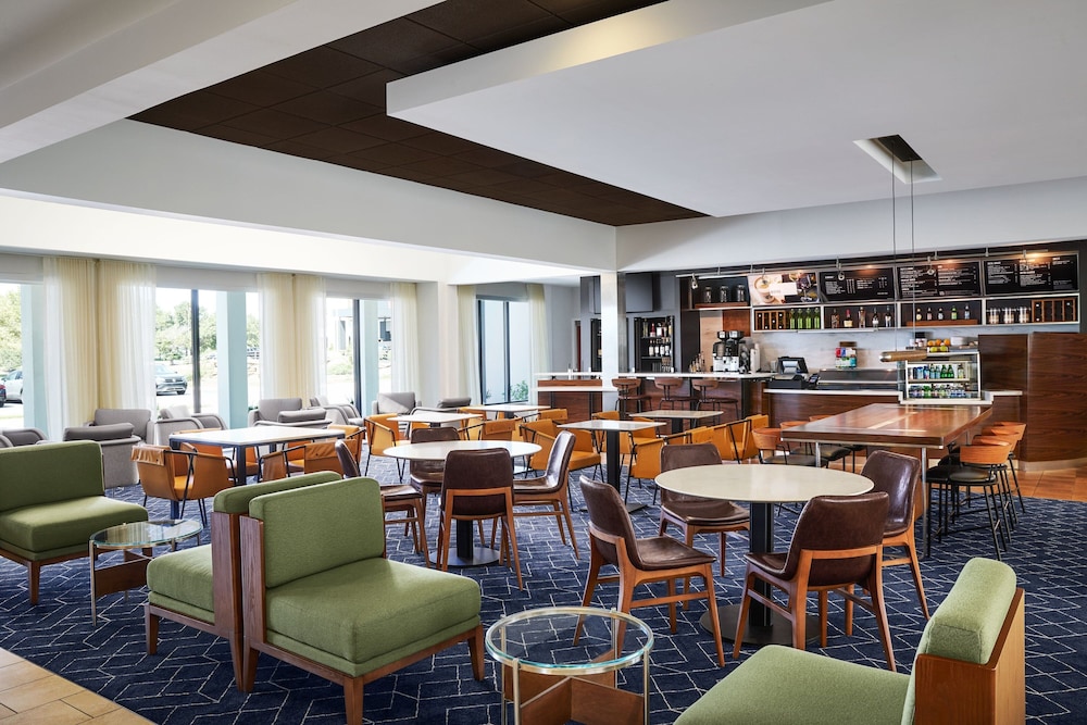 Courtyard by Marriott Kansas City Overland Park/Metcalf, South of College Boulevard 42/56