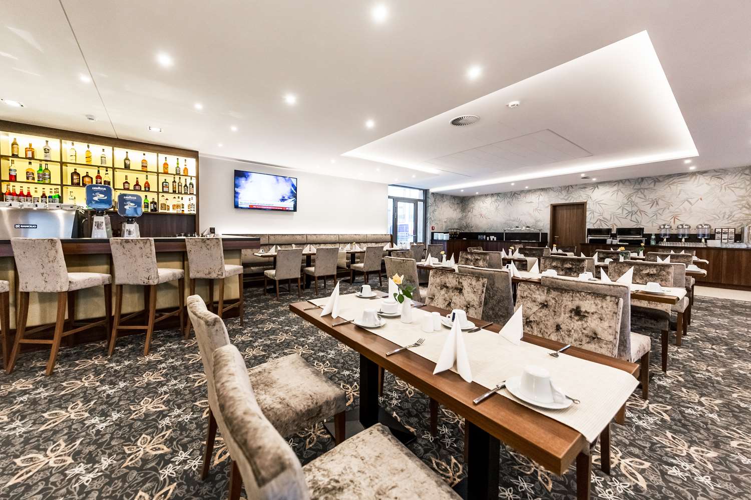 Best Western Plus Royal Suites 10/11