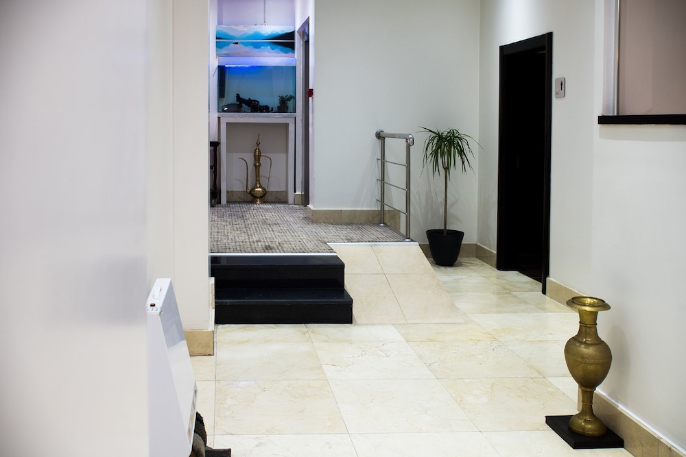 Best Night Hotel 55/58