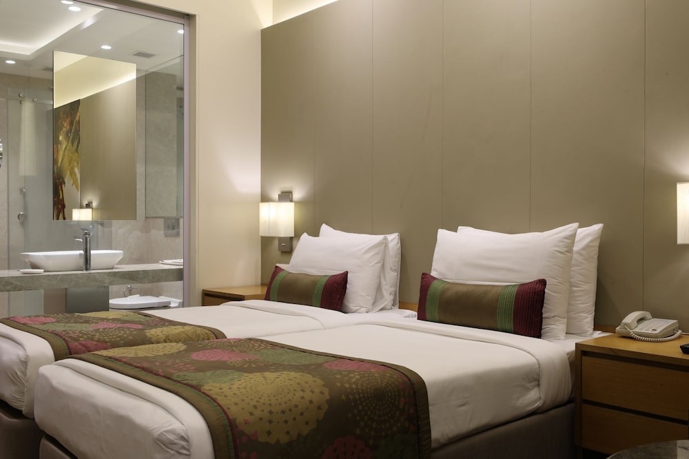 The Imperial Palace Hotel 22/70