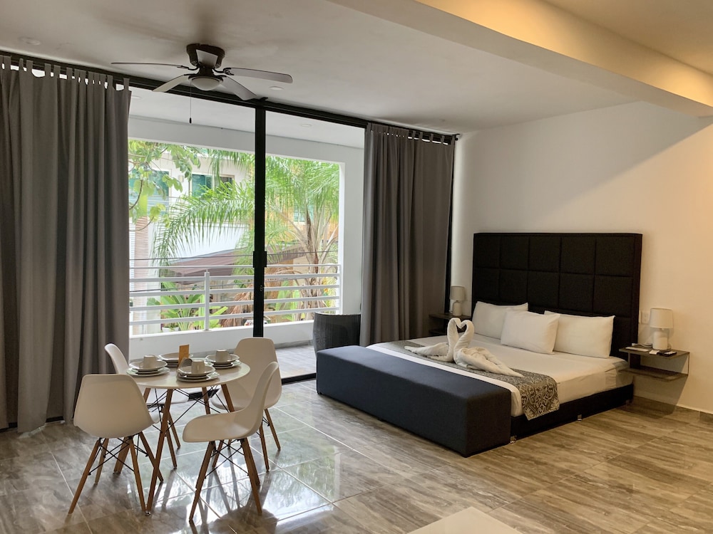 LUXURY, SUITE, KING BED, CITY VIEW, SOFA, BALCONY