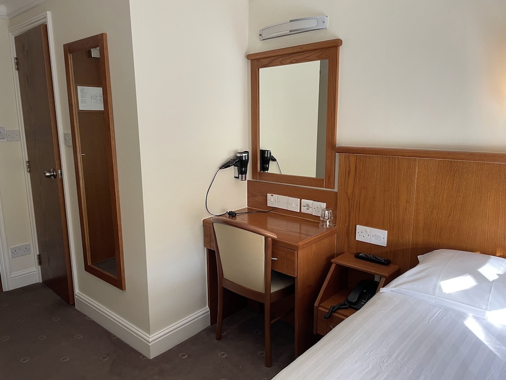 Orchard Hotel 32/41