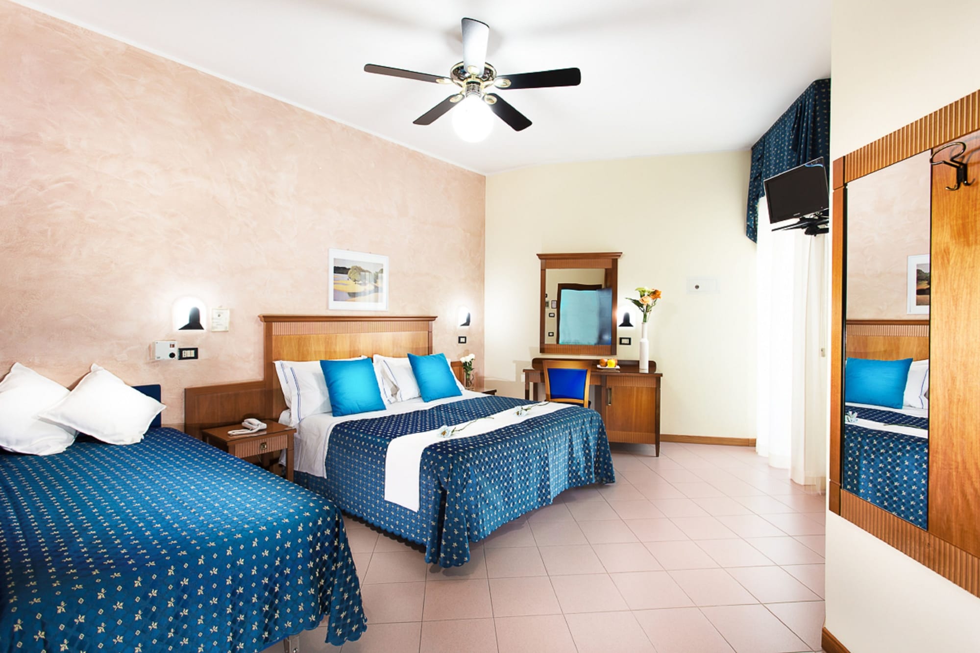 ROOM, TRIPLE, BALCONY