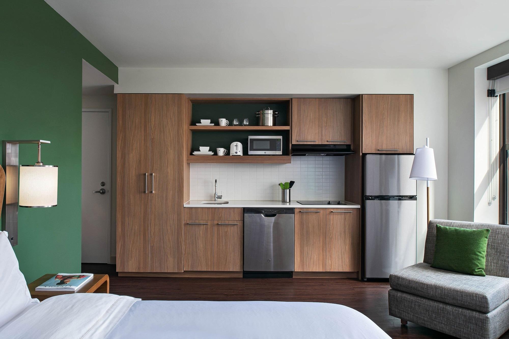 studio, multiple beds, city view