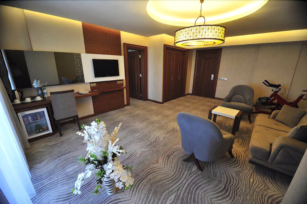 GRAND CENAS HOTEL 15/20