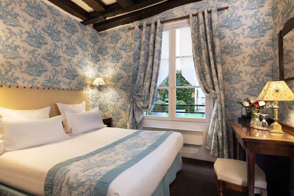 CLASSIC, QUEEN BED, COURTYARD VIEW