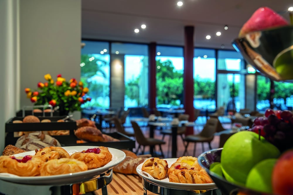 Hotel And Lounge Lago Maggiore 38/50