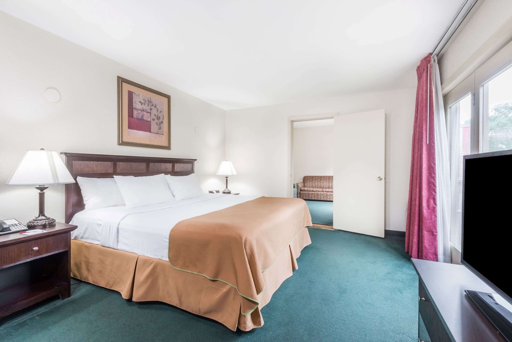 Ramada by Wyndham Groton 22/58
