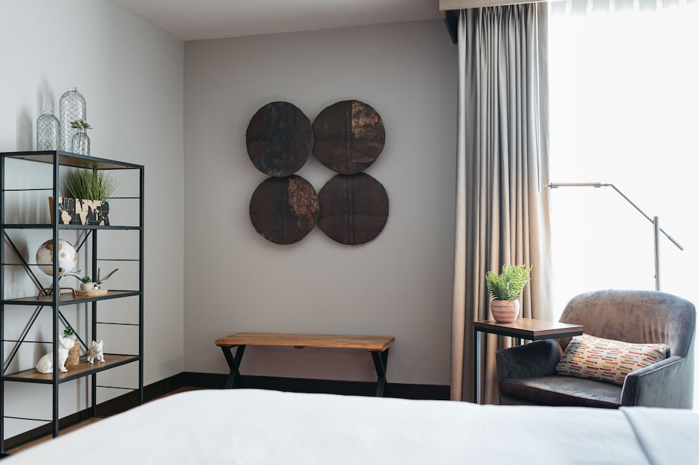 Revel Hotel Des Moines Urbandale, Tapestry Collection by Hilton 49/63