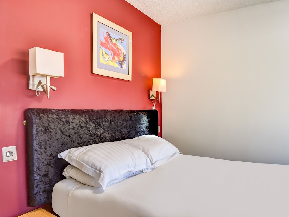 OYO The Hotel Rafiya, Redditch 5/20