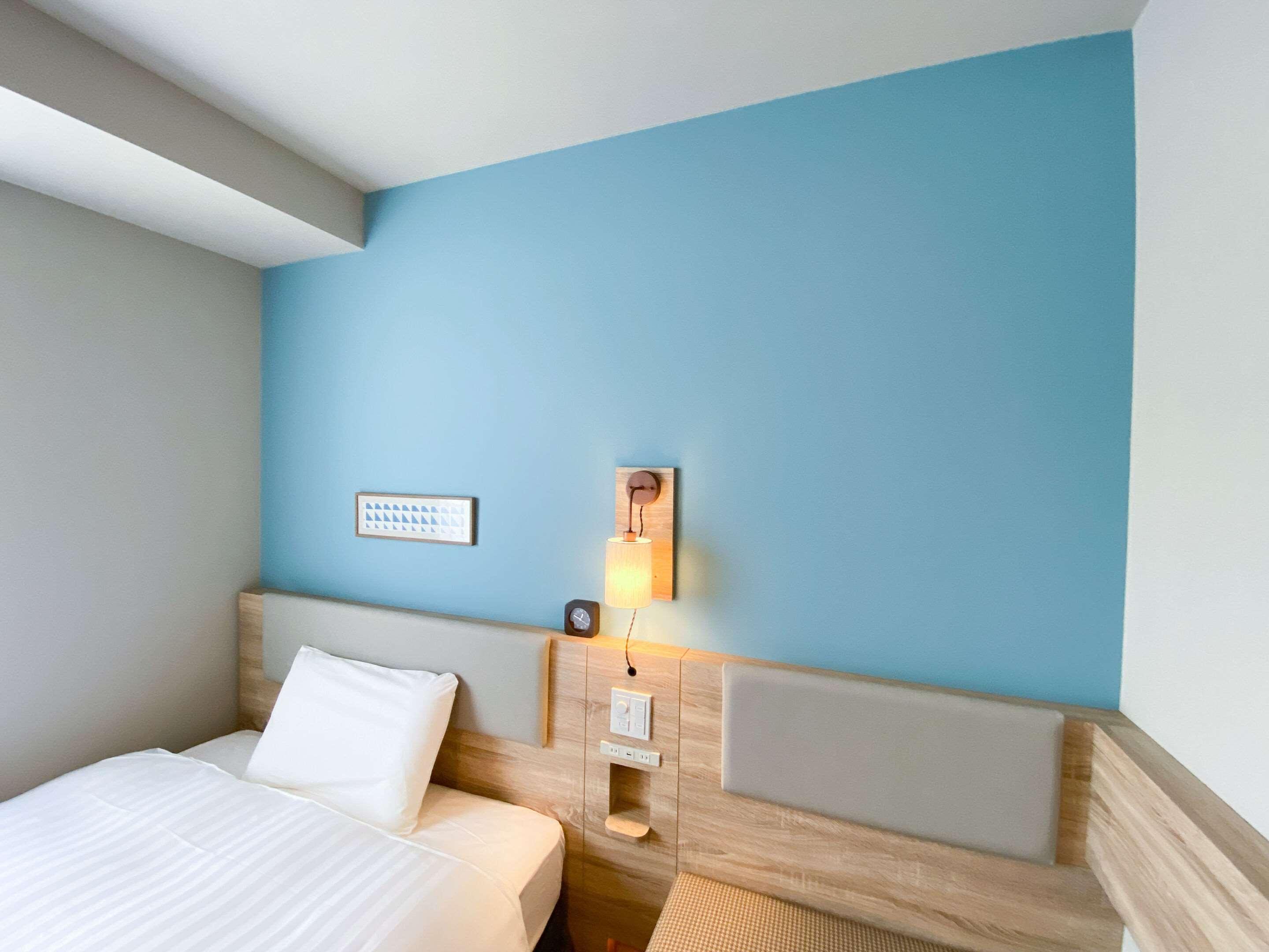 ROOM, DOUBLE BED