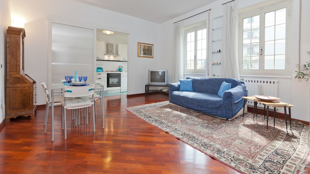 Rental In Rome Pateras Flower 8/24