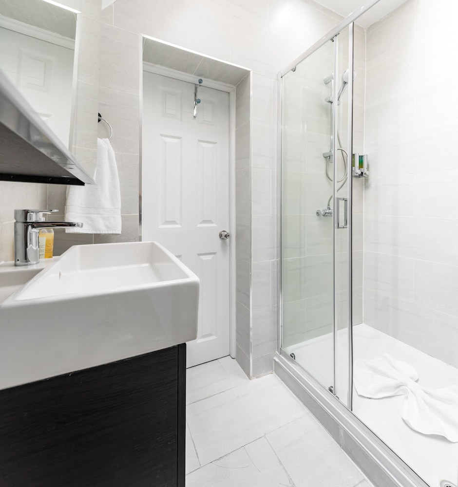Vilenza Hotel 46/50