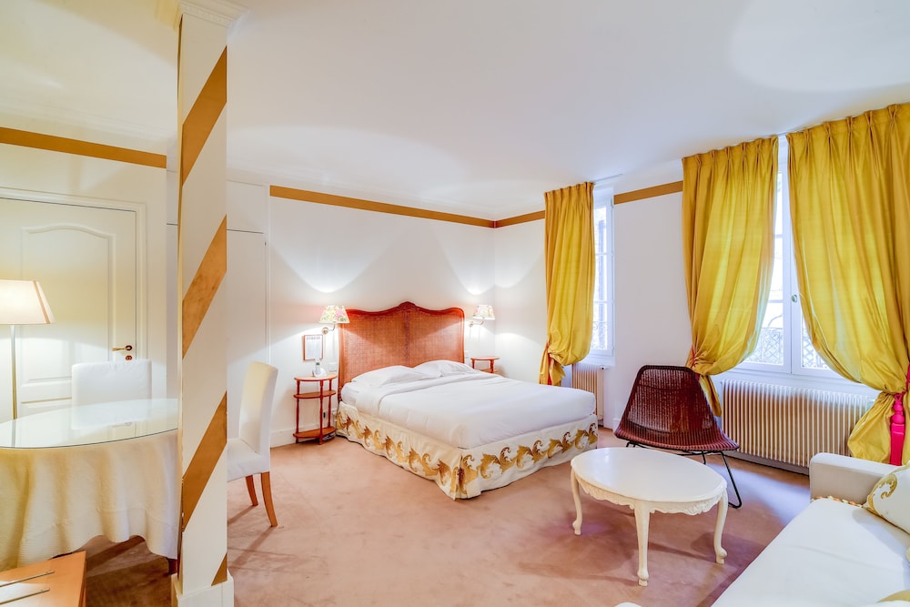 SIGNATURE, SUITE