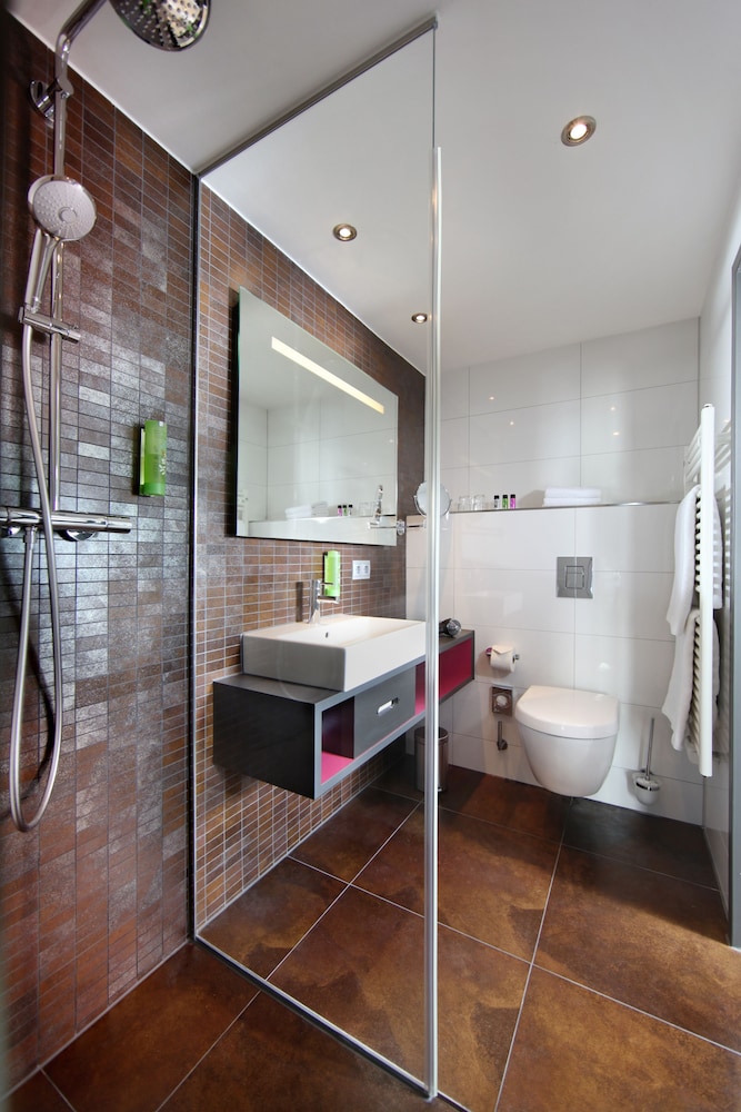 غرفة قياسية صغيرة بسرير كينج، Hotel Berlin, Berlin, a member of Radisson Individuals 5/6