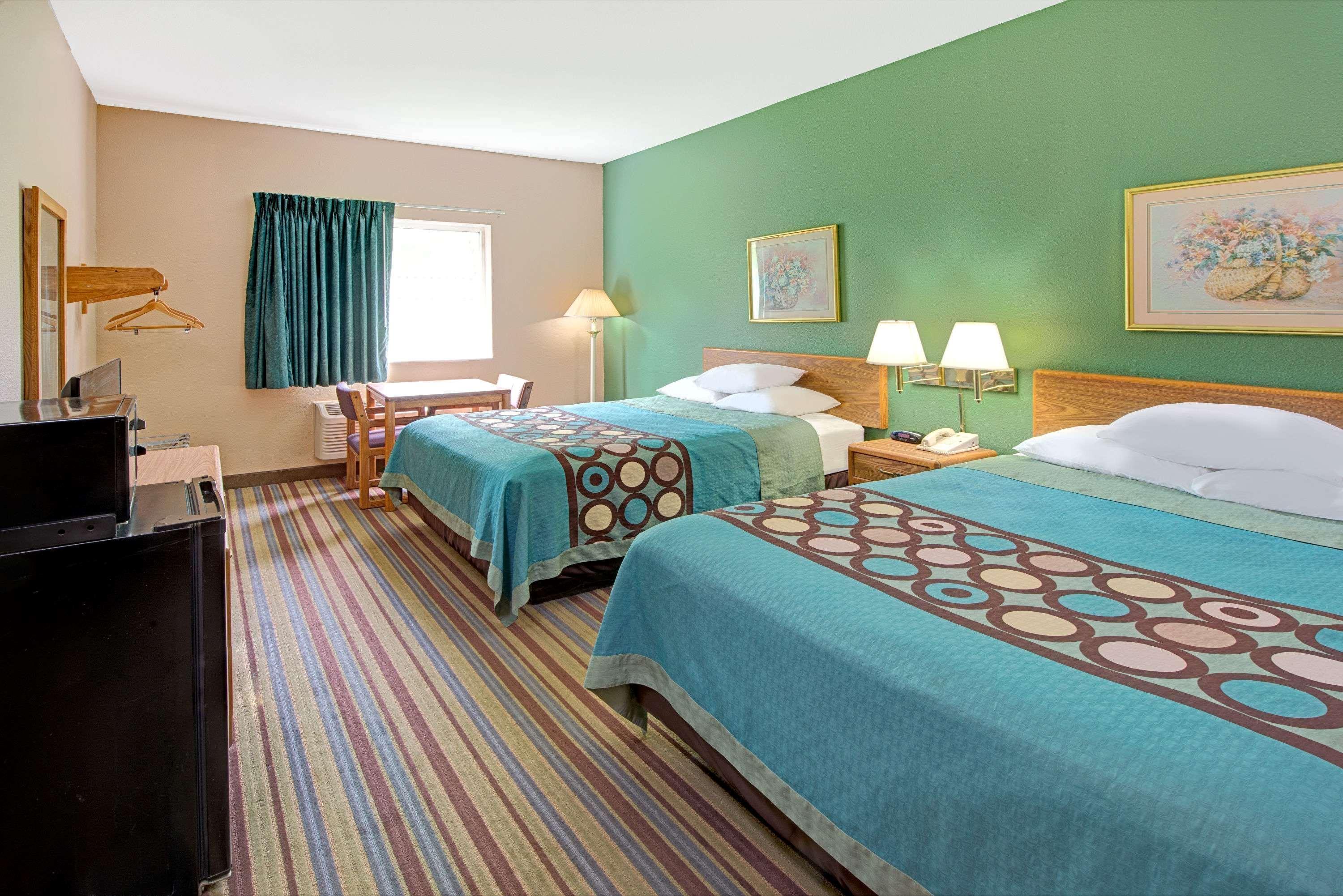 Room, 2 Queen Beds, Smoking