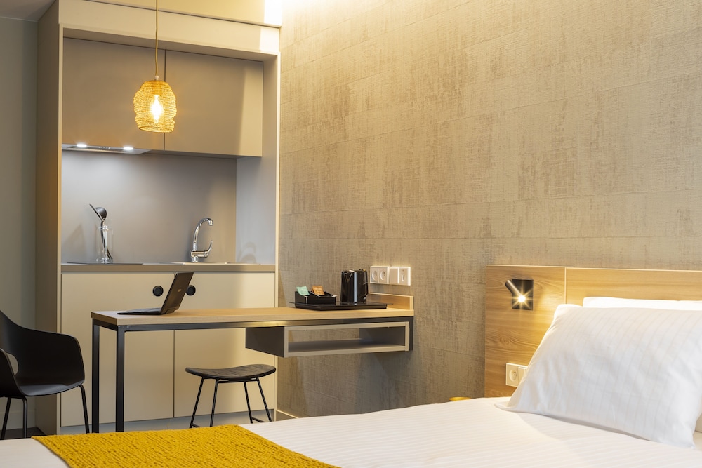 37 Lodge La Defense Courbevoie 22/35