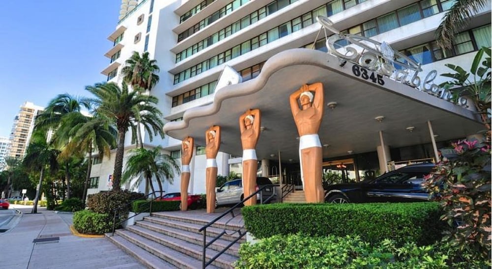 Ocean Front Casablanca Studios with FULL KITCHENS & Beach access By BL Rentals 3/50