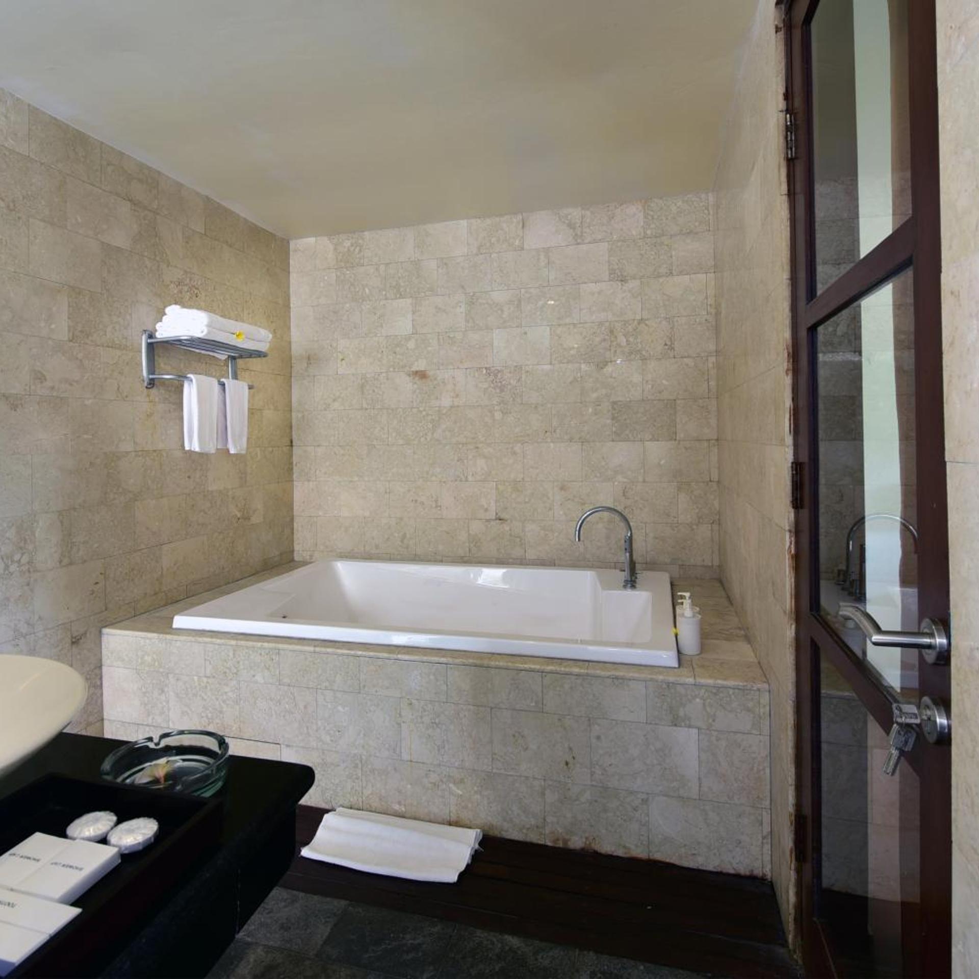 1 Bedroom, Villa, Private Pool, Bathtub, The Khayangan Dreams Umalas 9/10