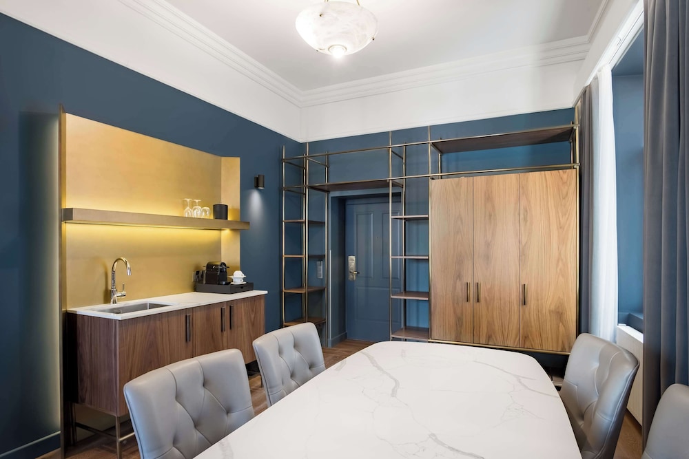Astorija, Suite, King Bed, Old Town View, Balcony