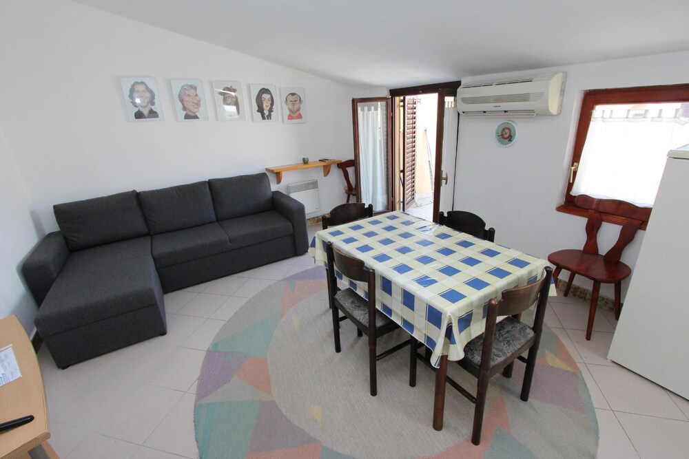 APARTMENTS LORA 47/66