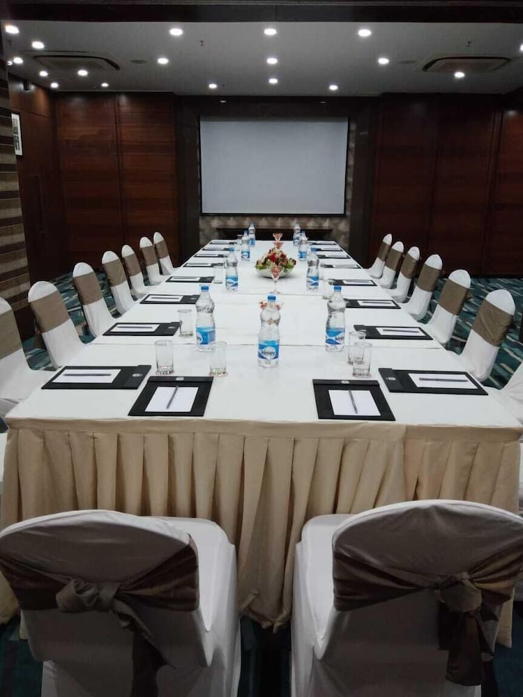 HOTEL LEVANA(FORMERLY BEST WESTERN PLUS LEVANA) 37/43