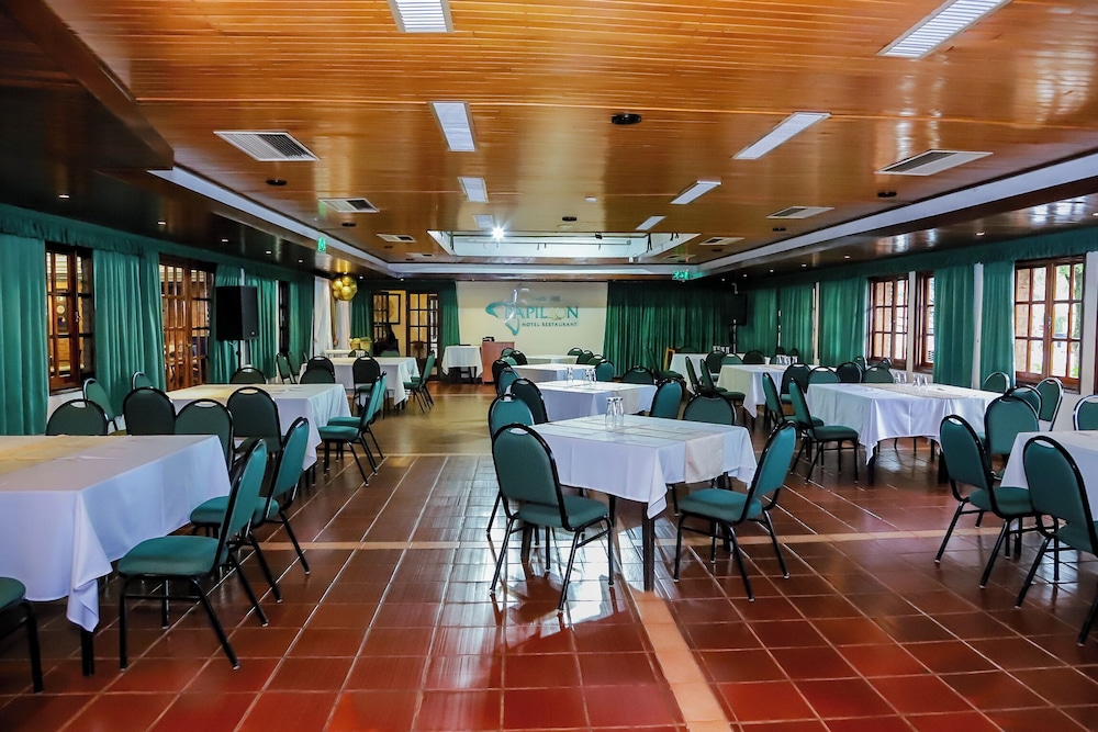Papillon Hotel 32/50