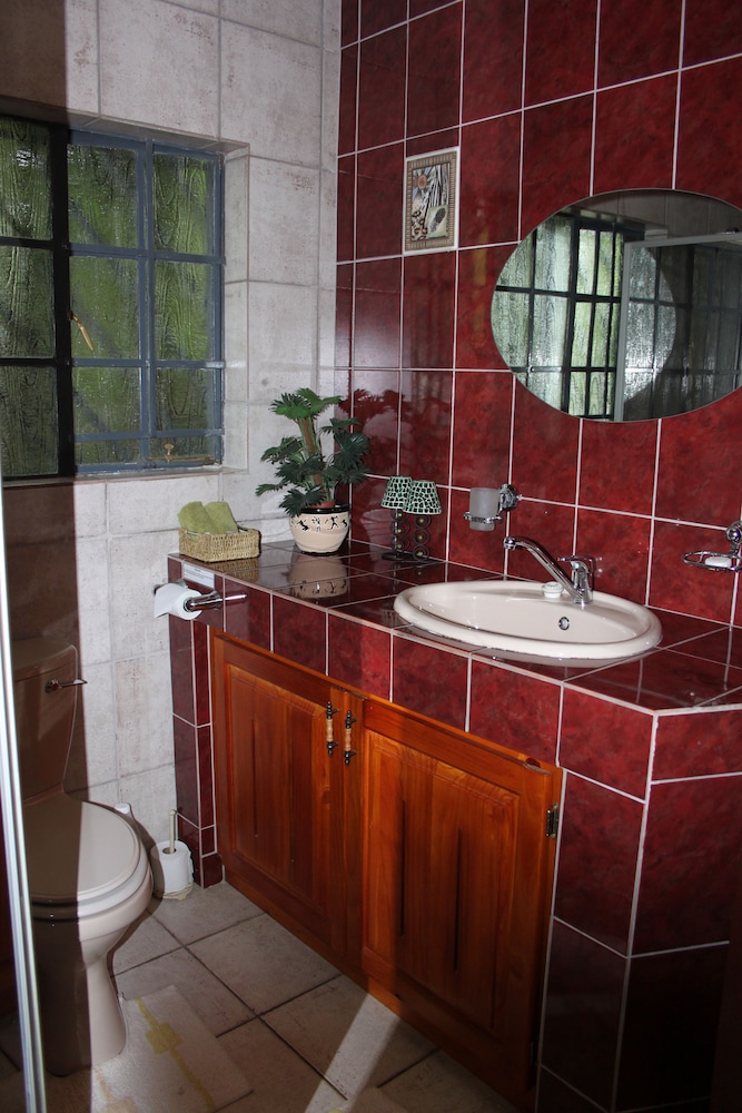 Tatenda Guesthouse 36/38