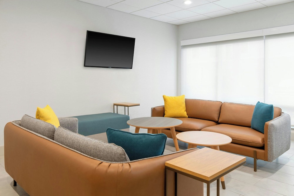 Towneplace Suites by Marriott Holland 18/28