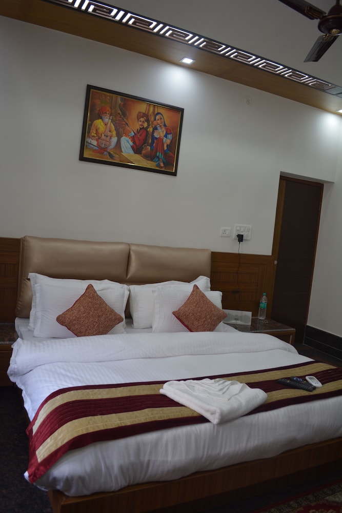 Hotel Stay At Green View 6/47