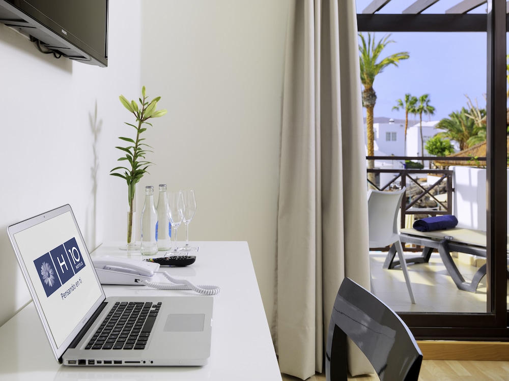 H10 White Suites - Adults Only 61/70