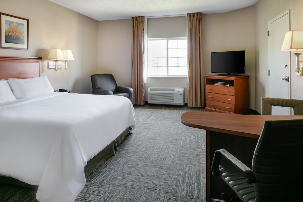 Candlewood Suites Kenosha 17/39