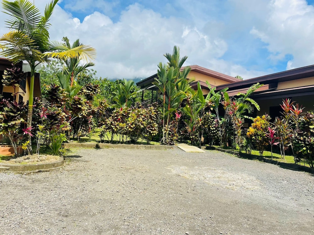 Aunty Arenal Lodge 47/50
