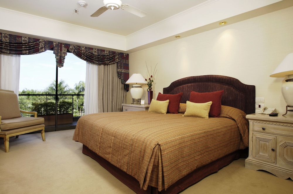 MASTER, SUITE