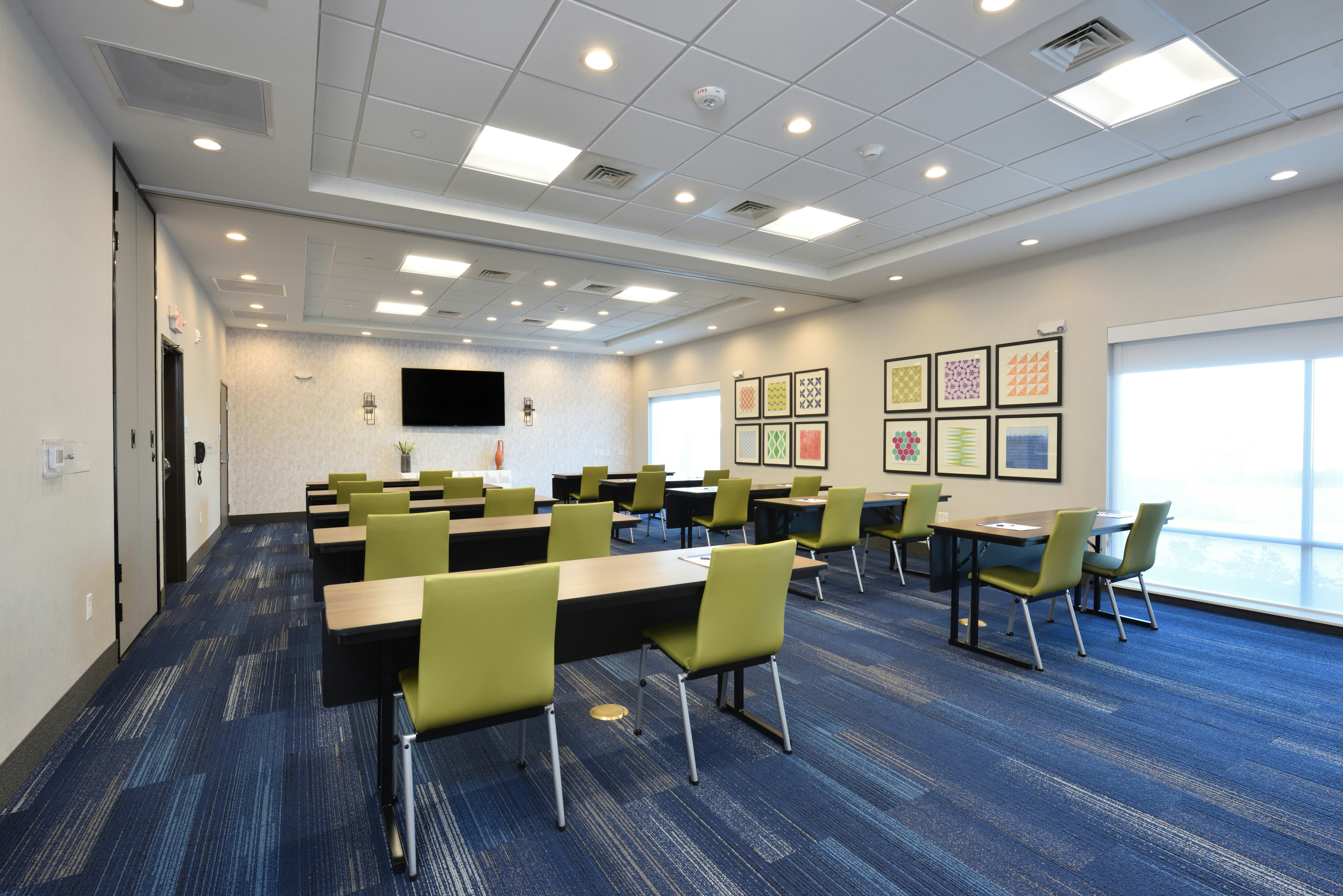 Holiday Inn Express and Suites Houston North Woodlands Area 62/70