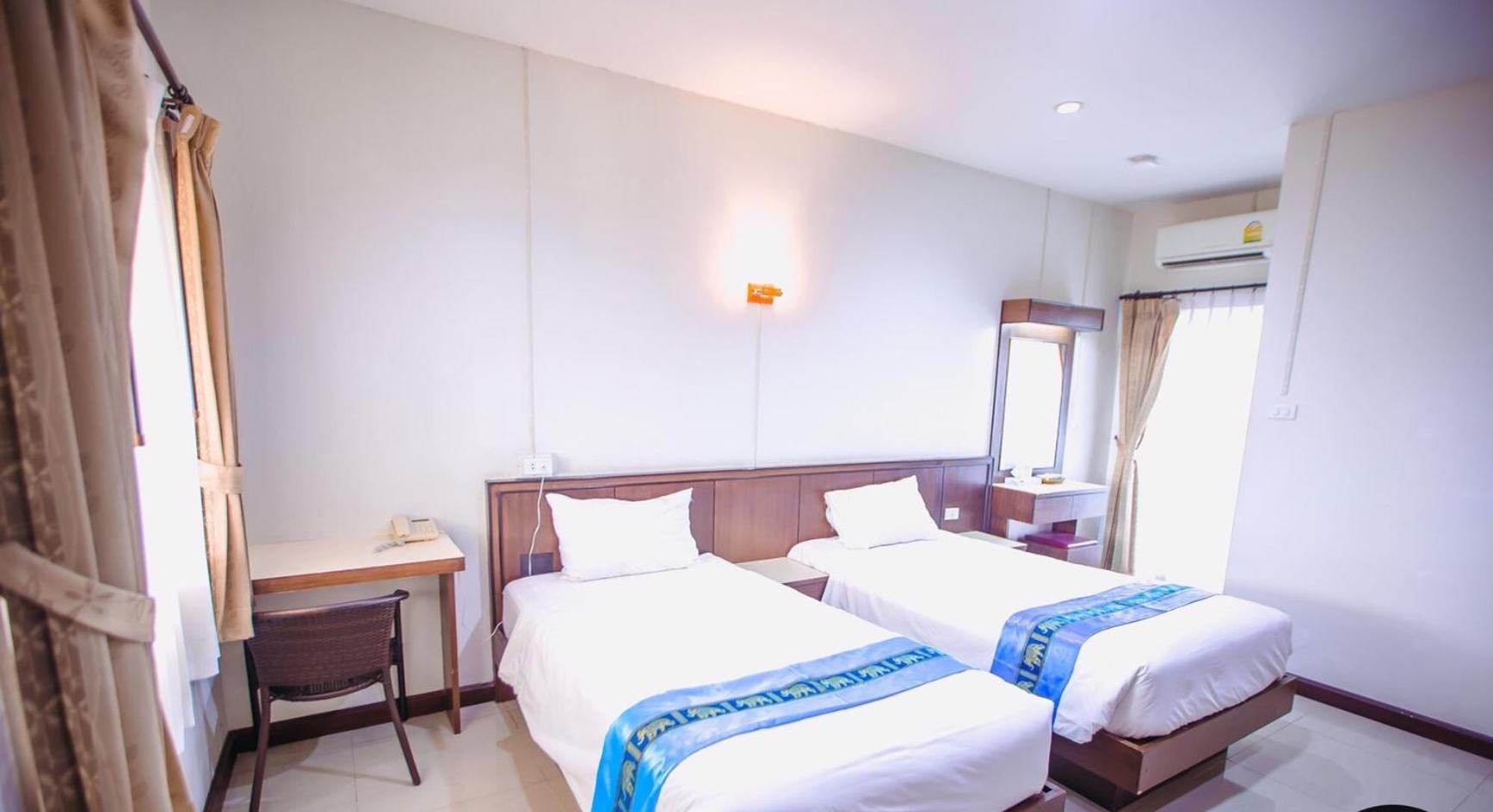 BANDER HOTEL 35/50