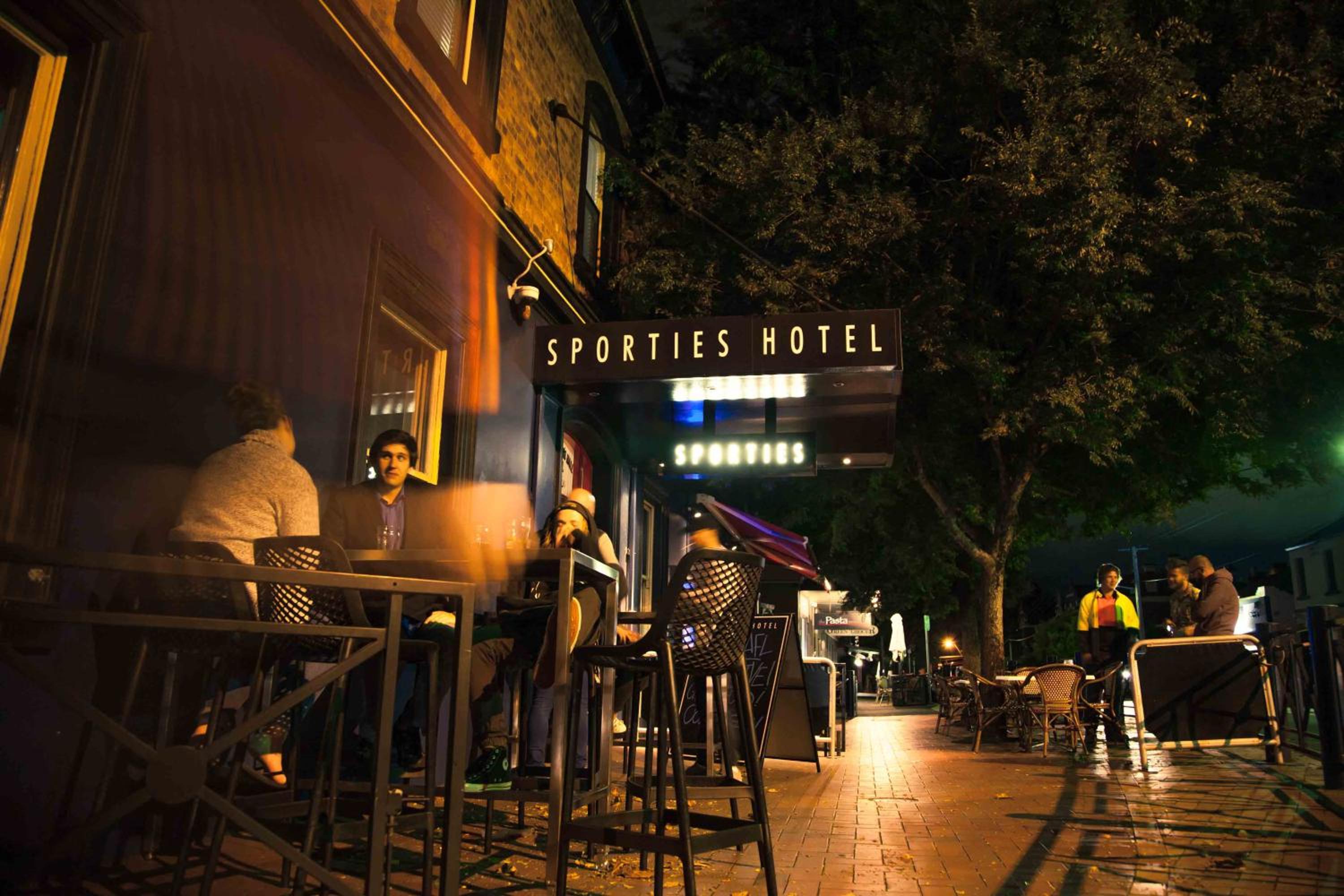 Sporties Hotel 16/25