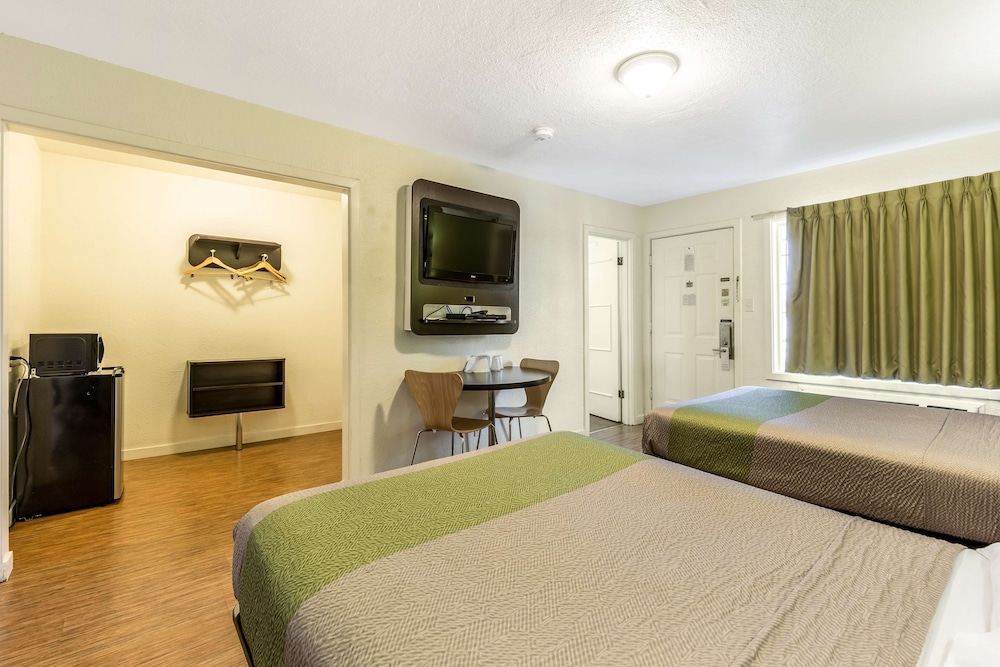 Motel6 San Rafael, CA 15/38