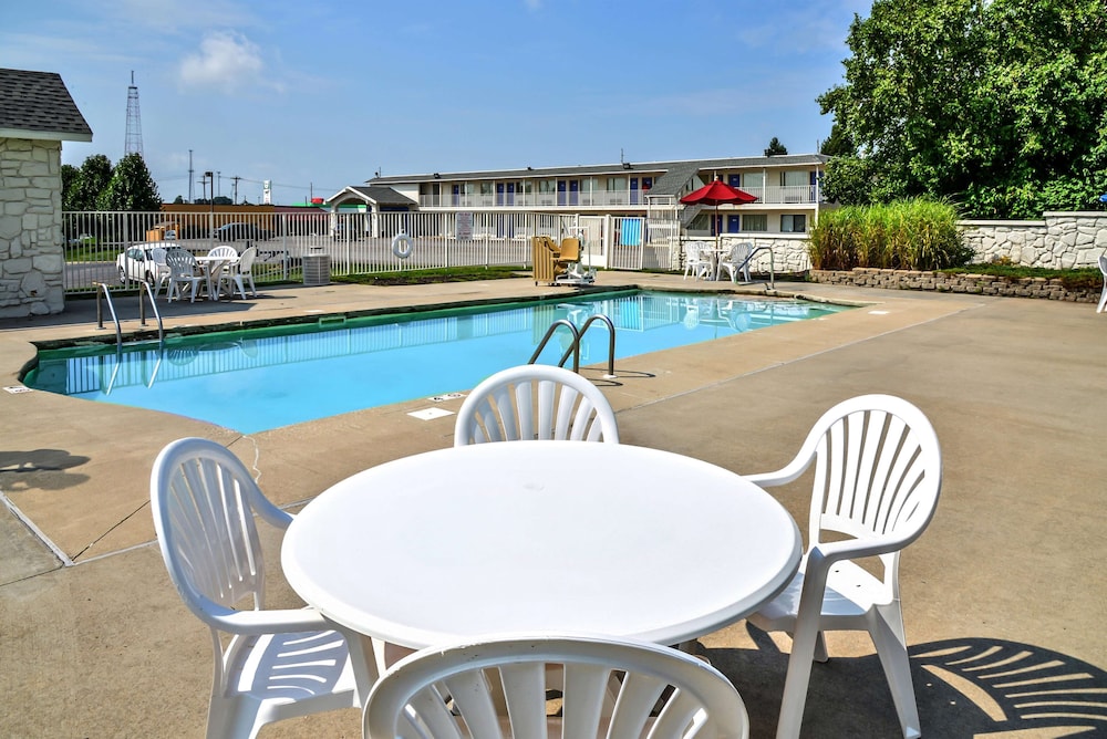 Motel6 Saint Joseph, MO 51/57