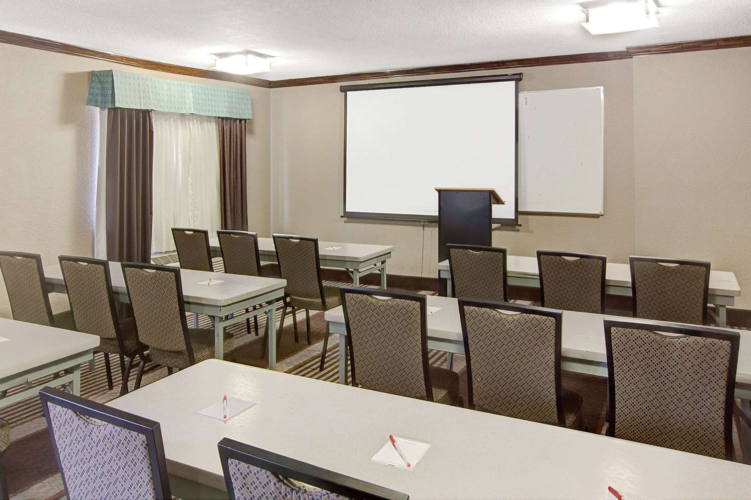 Red Lion Inn & Suites Houston IAH Airport 12/16