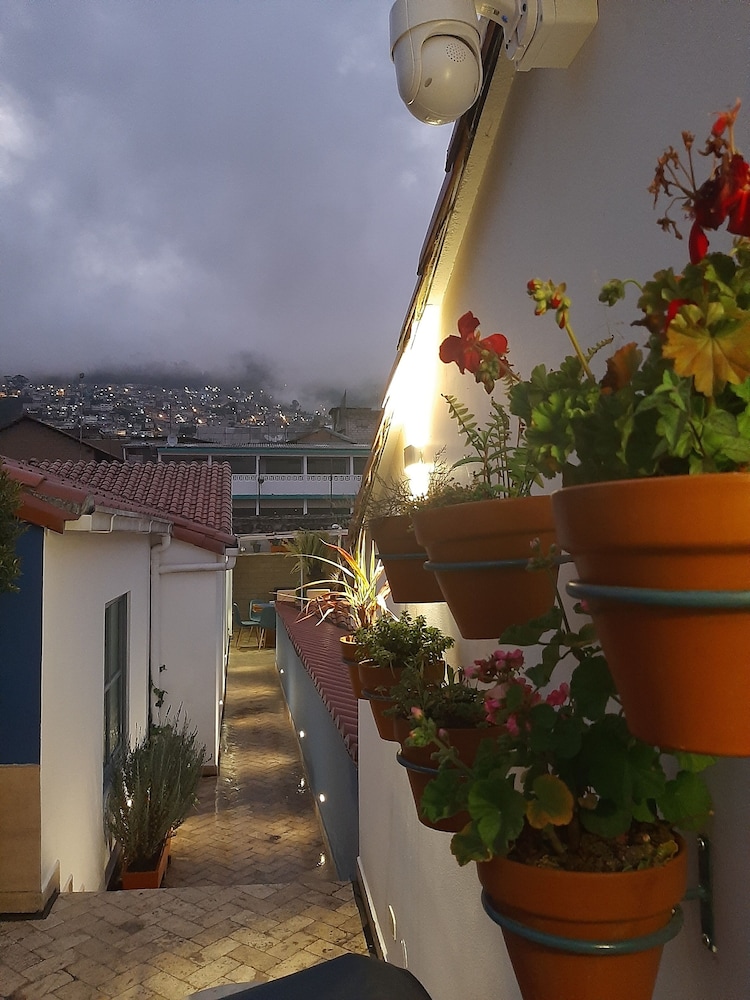 Adamas House Hotel 4/50