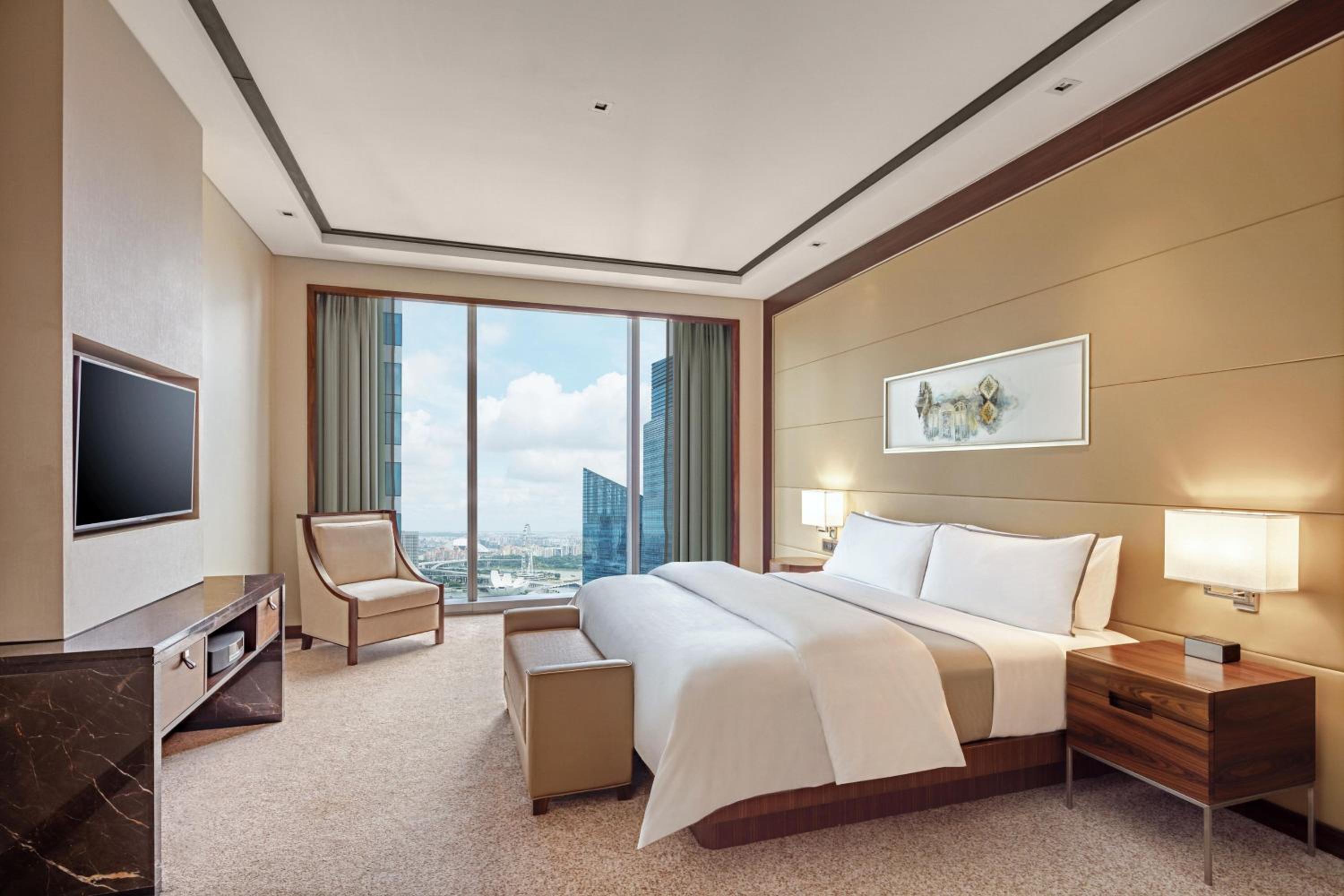 Junior Suite, King Bed, Club Lounge Access