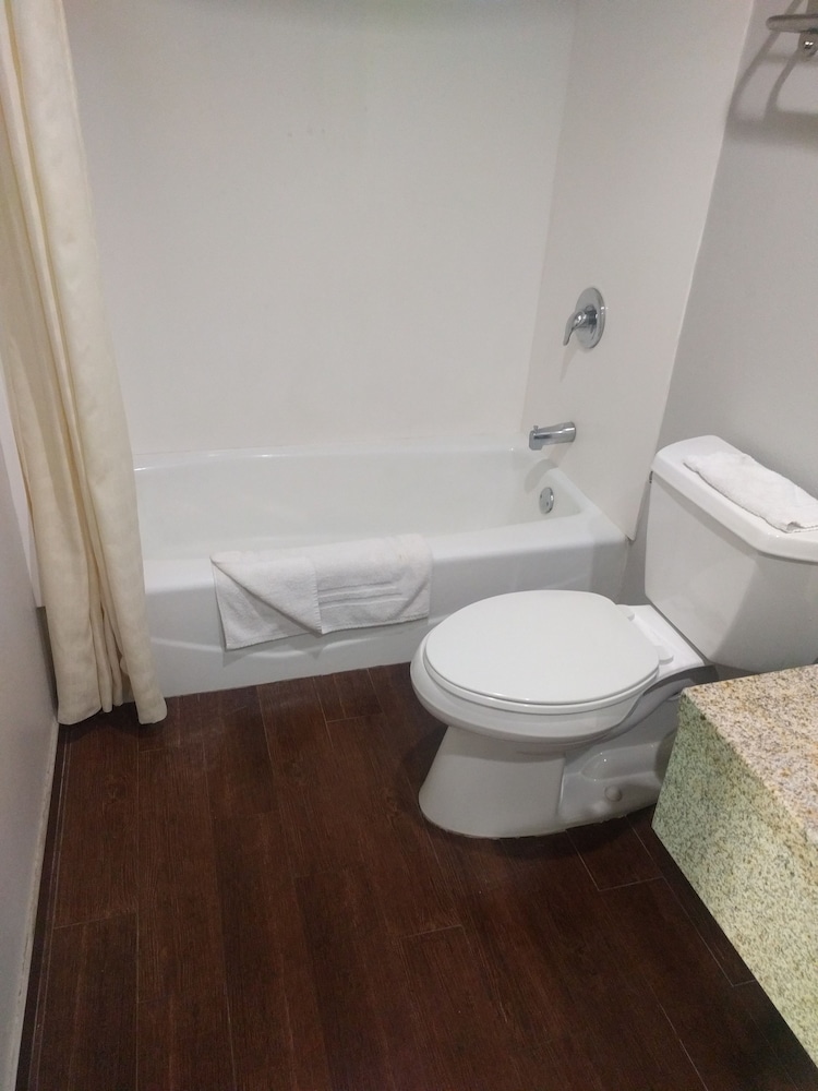 LYFE INN & SUITES by AGA - LAX Airport 56/60