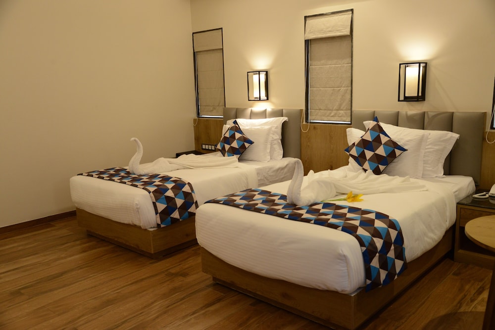 Room at Lords Inn Motikhavdi, JAMNAGAR