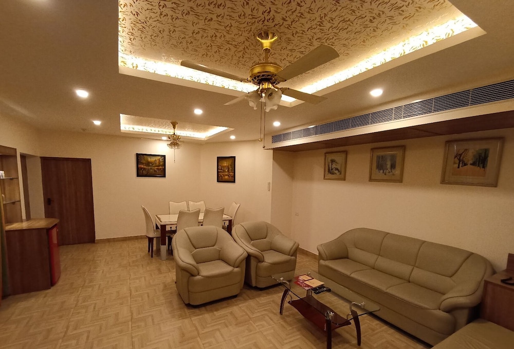 GRAND CONTINENTAL HOTEL 28/51